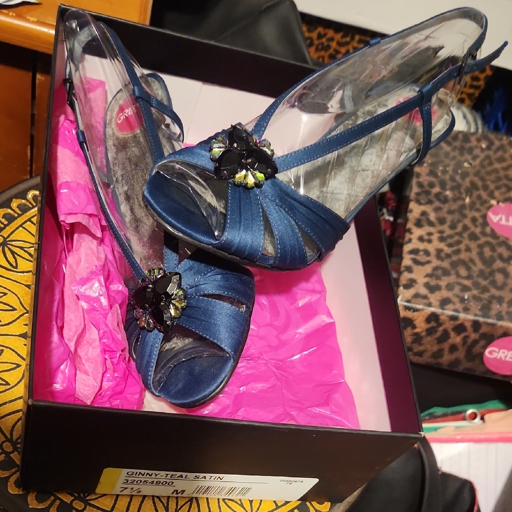 Gretta Elegant Teal Satin Women's heels size 7.5 M